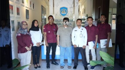 WNA Asal Filipina yang Langgar Aturan Imigrasi Diserahkan ke Rudenim Surabaya oleh Imigrasi Kediri