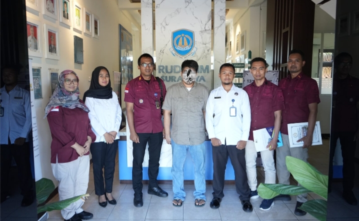 WNA Asal Filipina yang Langgar Aturan Imigrasi Diserahkan ke Rudenim Surabaya oleh Imigrasi Kediri