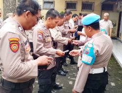 Unit Propam Polsek Pesantren Mendadak Cek Ponsel Semua Anggota, Ini Tujuannya