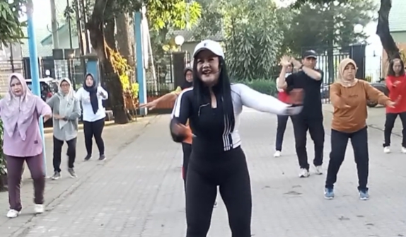 Bangun Budaya Kerja Sehat, Kelurahan Banjaran, Kota Kediri Gelar Senam, Cek Kesehatan, dan Aksi Bersih Lingkungan