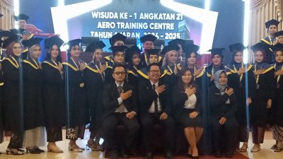 Wisuda Perdana ATC Kediri, Siti Aisyah dan Saudara Kembar Raih Predikat Cumlaude