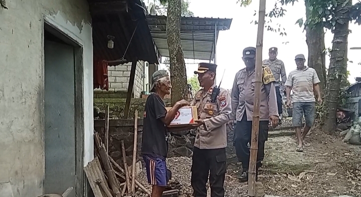 Sambut Hari Bhayangkara ke-79, Polsek Pesantren Gelar Aksi Sosial dan Bakti Religi