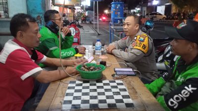 Polisi RW Balowerti Gelar Patroli Dialogis di Sekitar Stasiun Kediri