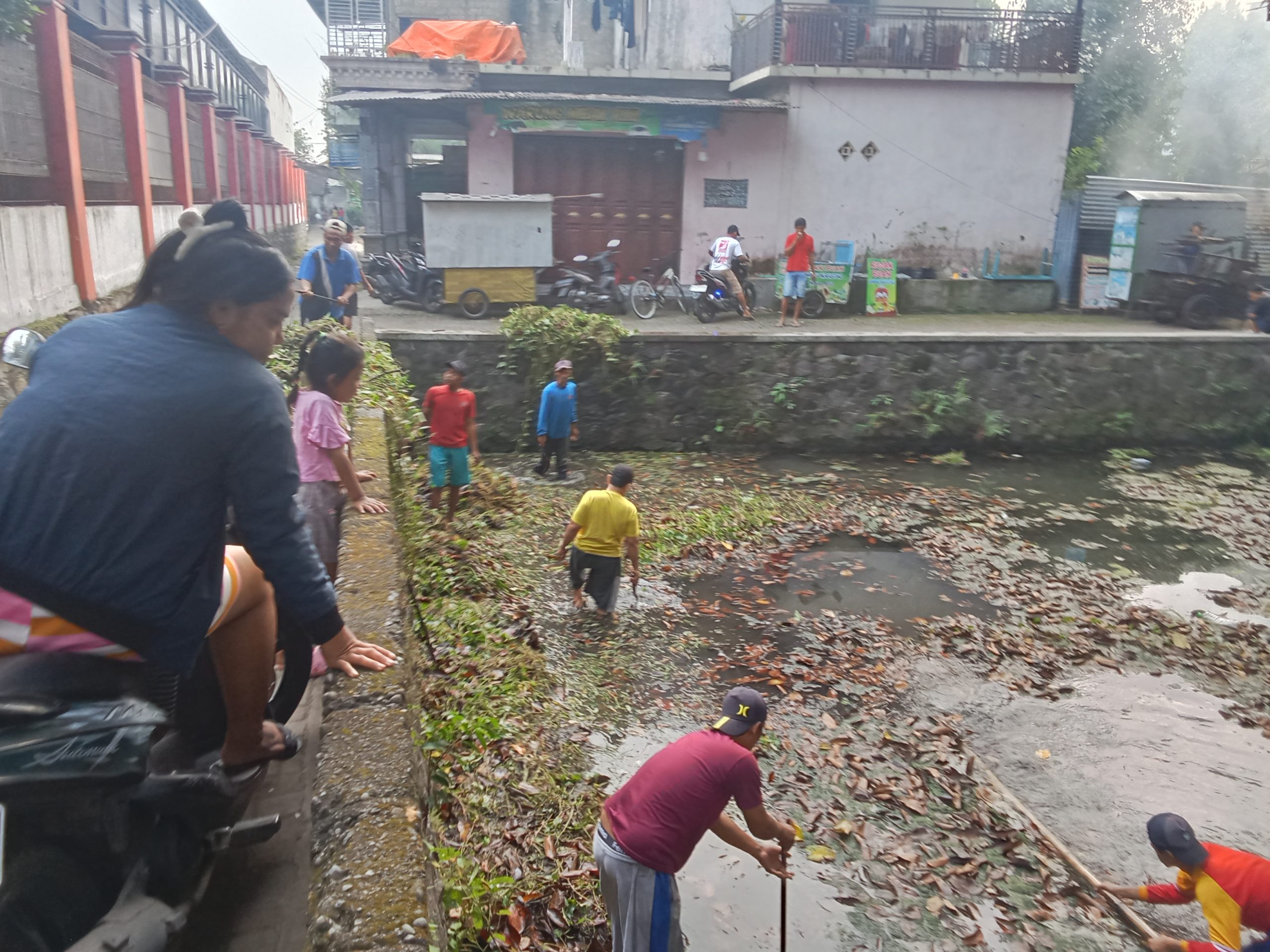 Sambut 1 Muharom, Warga RT 03 RW 01 Sumberjo Gelar Kerja Bakti Serentak di Sumber Bulu-Bulu