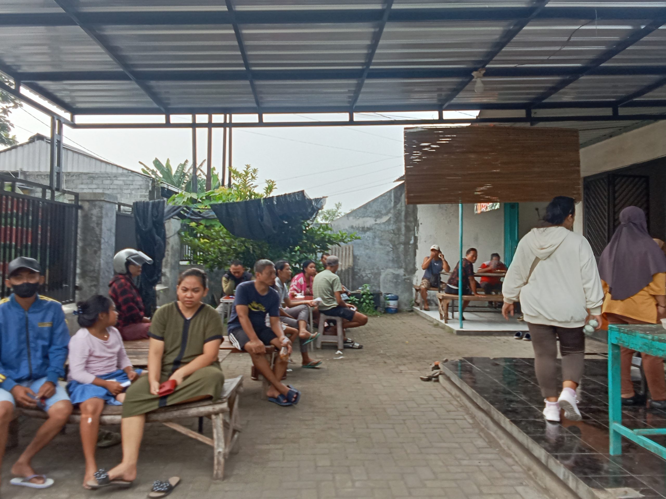 Warung Azizah, Nasi Pecel dan Tumpang Rp 3.000 Bikin Pembeli Antre Layaknya di Klinik