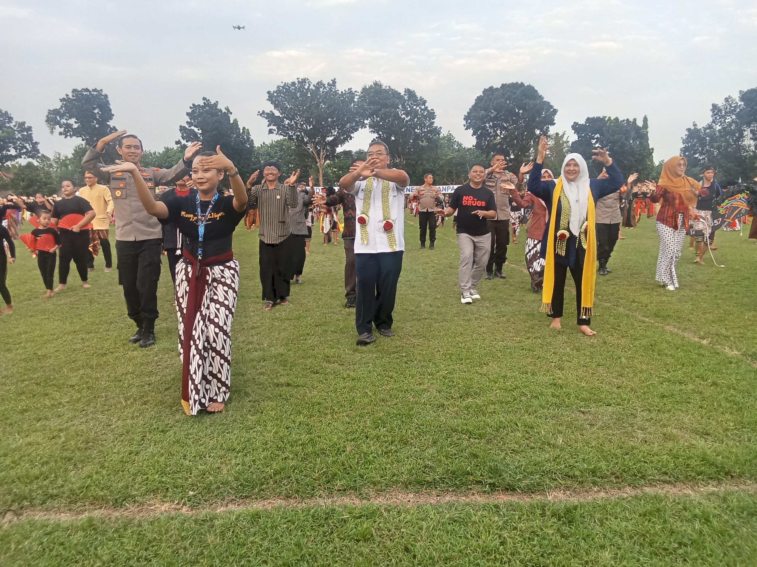 Para Penari Ramaikan Peringatan HANI 2025 di Lapangan NSAC Ngronggo (Bidu)