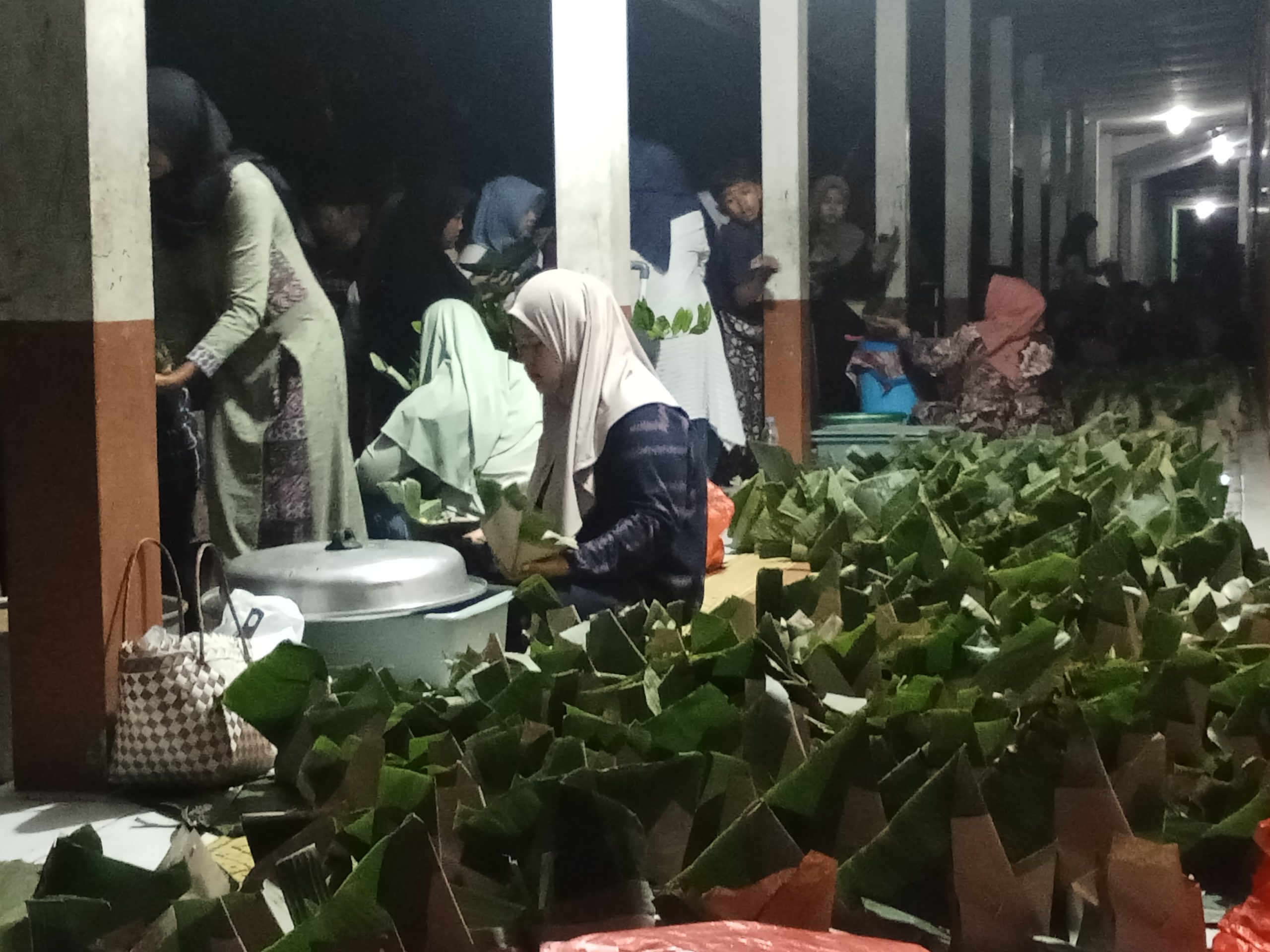 Ribuan Warga Meriahkan Pawai 1 Muharram, Desa Bulu Bagikan 2.000 Nasi Pecel Gratis