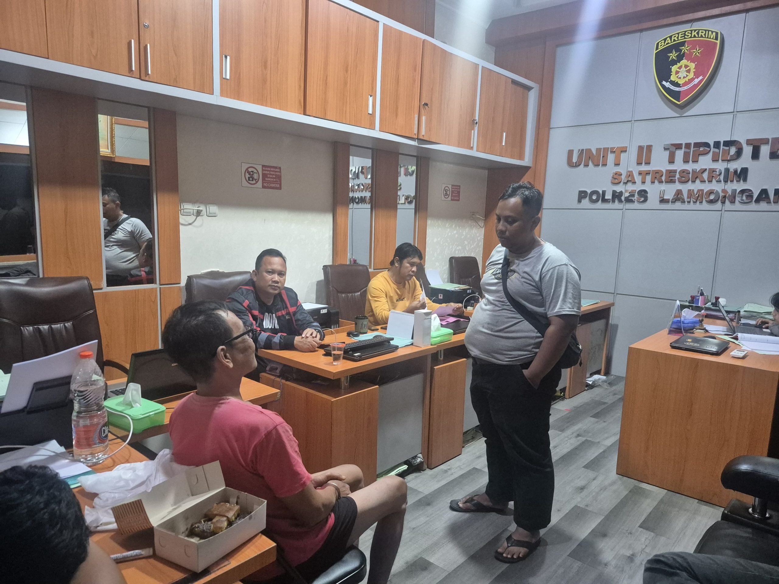 Terekam CCTV, Pelaku Pembobolan Toko Sayur di Brondong Lamongan Berhasil Diamankan