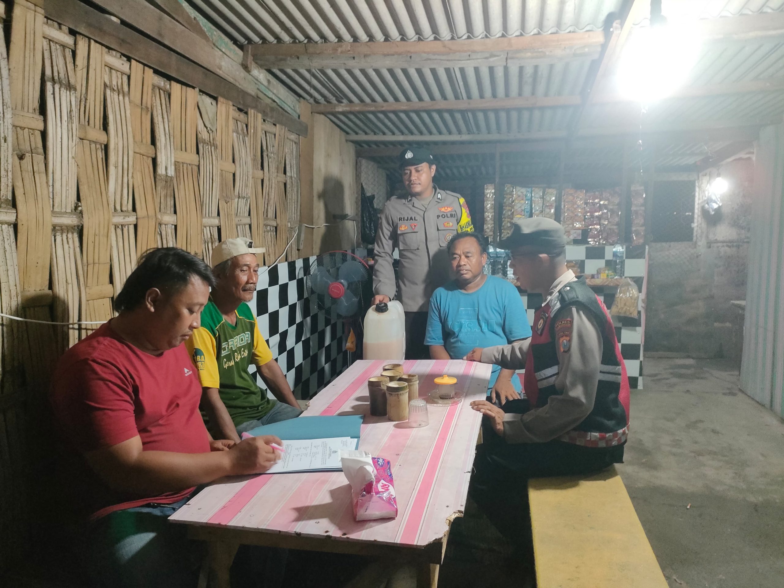 Polsek Sekaran Sita 70 Liter Tuak dalam Operasi Jelang Takbiran Iduladha
