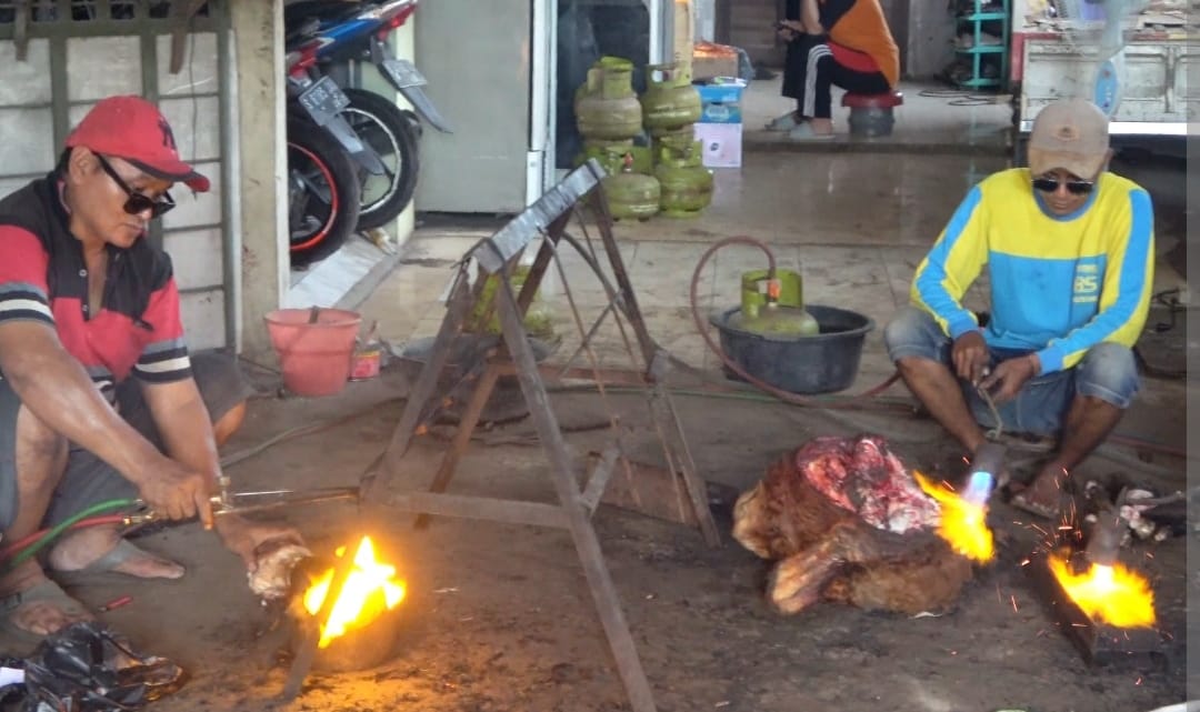 Idul Adha Bawa Berkah, Jasa Bakar Kepala dan Kaki Kurban di Lamongan Kebanjiran Pesanan