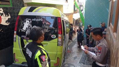 Nahas! Mobil Elf Gagal Kendali, Seorang Nenek di Kota Malang Tewas