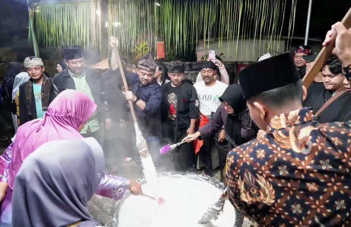 Tradisi Jenang Suro di Songgoriti, Merawat Warisan di Tengah Uap Air Panas