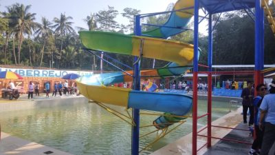 Sumberjo Asri, Kolam Renang Air Sumber Tanpa Kaporit di Sanankulon, Tiket Hanya Rp7.500