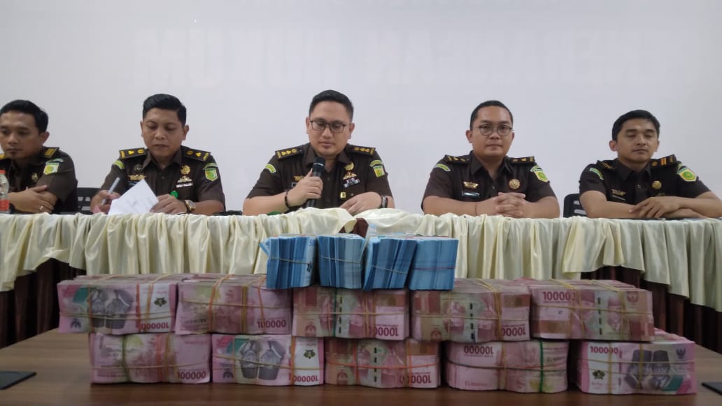 Gus Ison, Kakak Kandung Mantan Bupati Rini Syarifah Titipkan Rp 1,1 Miliar ke Jaksa