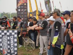 Ribuan Rider Trail Ramaikan Jelajah Bhayangkara di Blitar, Diselingi Baksos untuk Warga