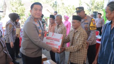 Peringati HUT Bhayangkara ke-79, Polres Blitar Salurkan 200 Paket Sembako ke Warga Kampung Baru