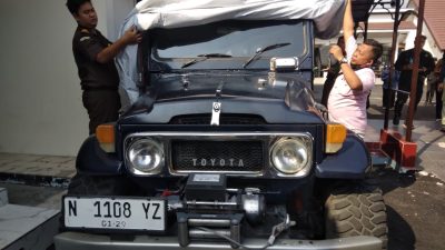 Kejari Blitar Sita Tiga Mobil Mewah Milik Tersangka Korupsi Dam Kalibentak