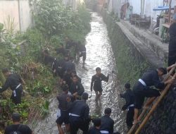 Wujudkan Kepedulian Lingkungan, PSHT Kota Blitar Gelar Aksi Bersih-Bersih Sungai, Ini Infonya