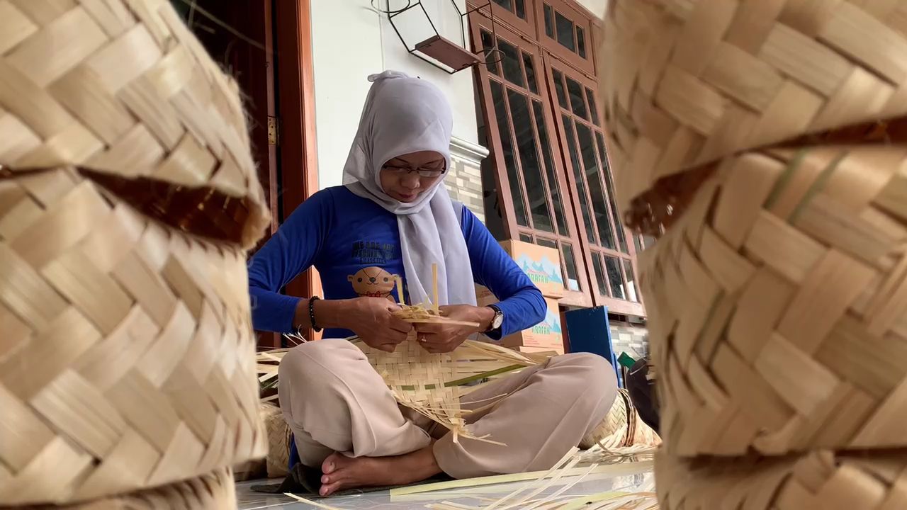 Besek Bambu di Jombang Laris Manis Sambut Idul Adha, Pesanan Tembus 500 per Hari
