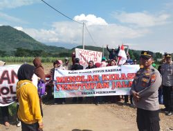Warga Manyaran Protes Penutupan Jalan Teratai Imbas Proyek Tol