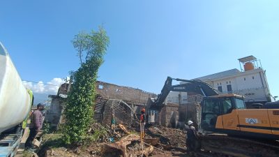 Eksekusi Lahan Proyek Tol Kediri–Tulungagung, Tim Gabungan Turunkan Alat Berat