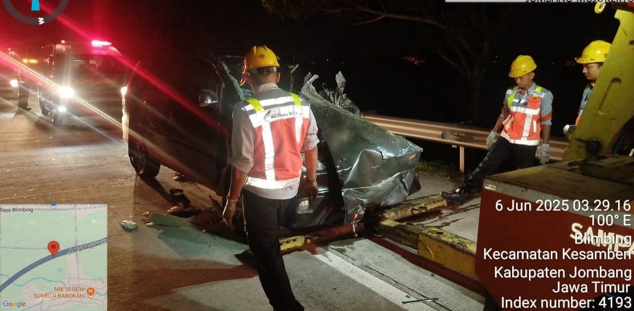 Innova Hantam Truk di Tol Jombang, Balita 4 Tahun Selamat Tanpa Luka