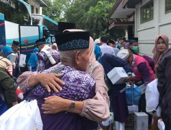Ratusan Jamaah Haji Kloter 45 Nganjuk Tiba, Disambut Isak Haru dan Syukur Keluarga