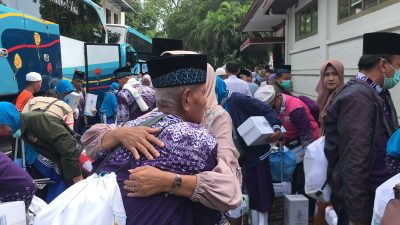 Ratusan Jamaah Haji Kloter 45 Nganjuk Tiba, Disambut Isak Haru dan Syukur Keluarga