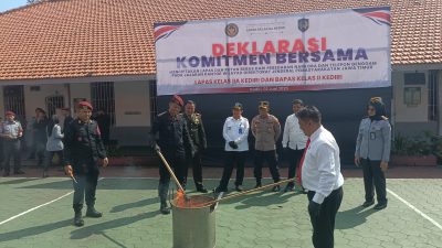 Lapas Kediri Musnahkan Ratusan Barang Bukti Razia, Termasuk Senjata Tajam dan Ponsel