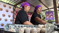Jajanan Lawas Rasa Kekinian, Onde-Onde Ubi Ungu Khas Jombang Ini Bikin Ketagihan!