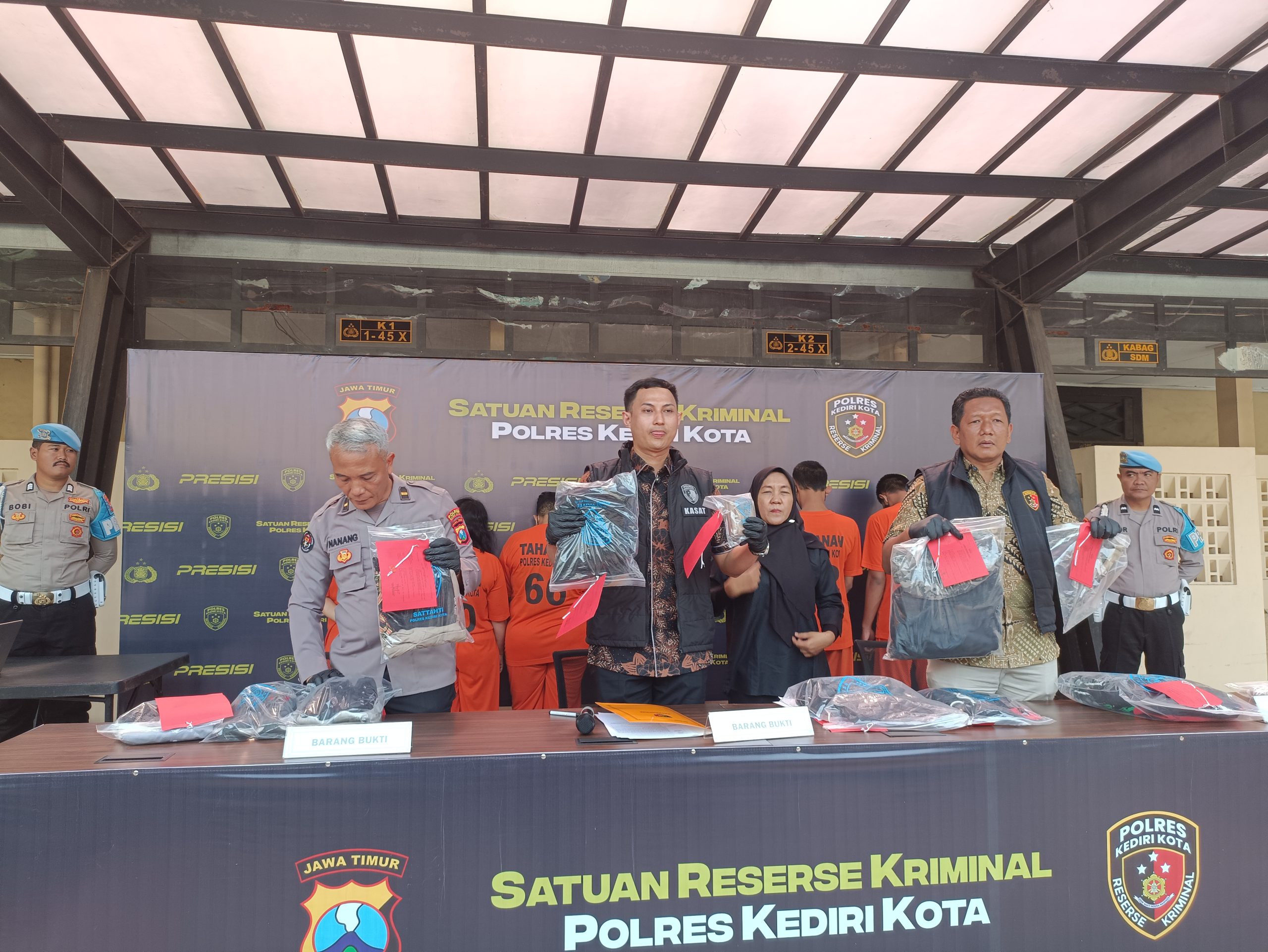 Komplotan Copet Antar-Kota Dibekuk Usai Beraksi di Golden Swalayan Kediri