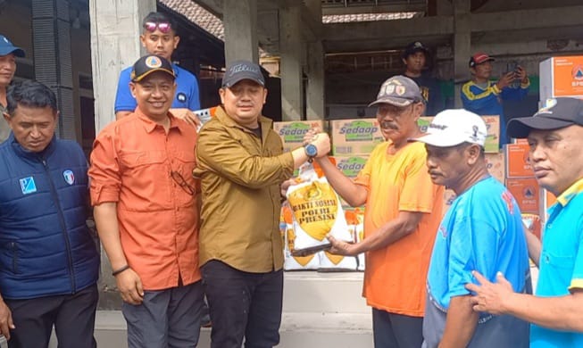 Lawan Banjir Mojoagung, Kapolres Jombang Pimpin Aksi Kemanusiaan