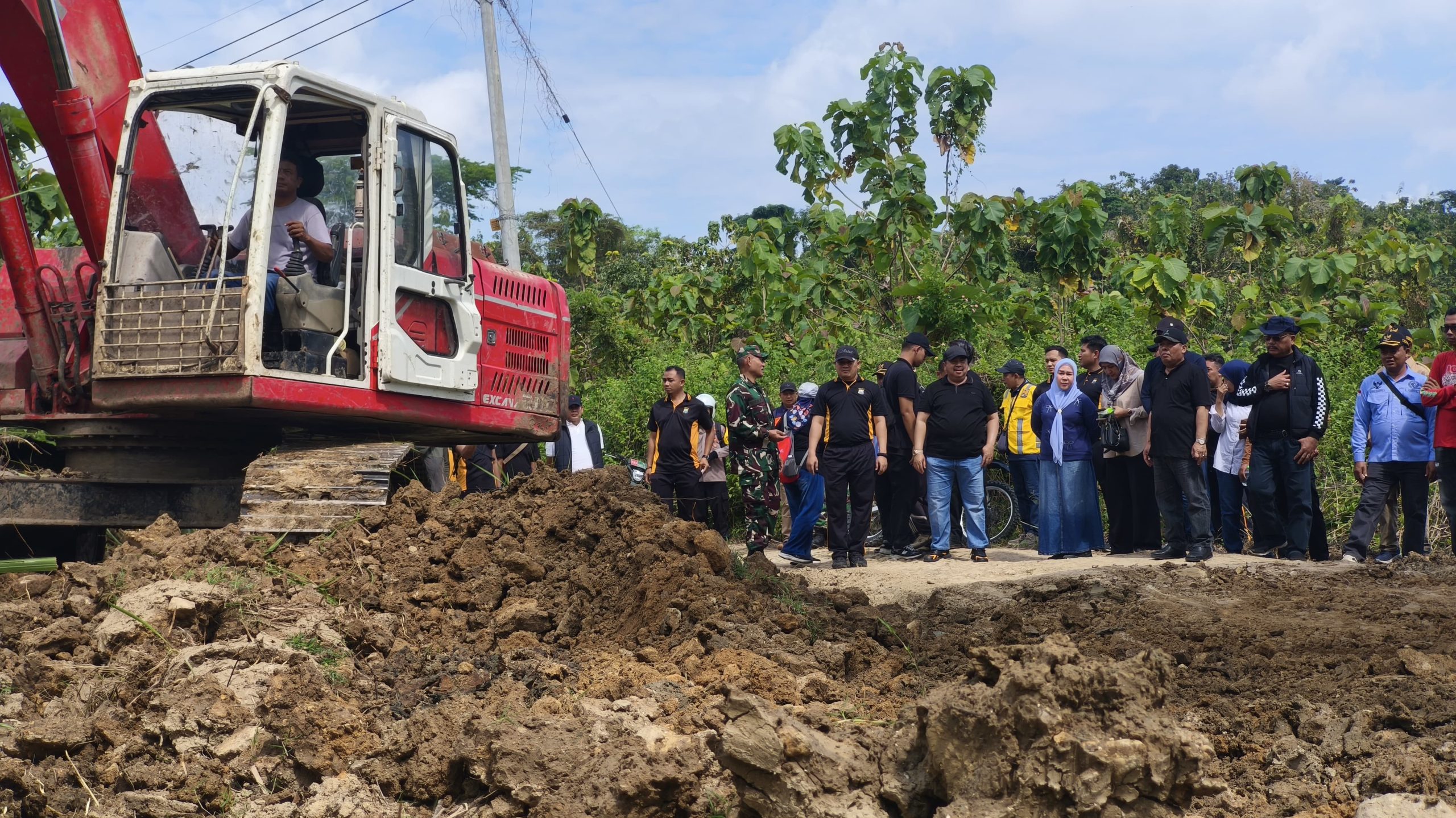 Bupati Jombang Tinjau Jalan Rusak, Pastikan Anggaran Rp 2 Miliar Dialokasikan