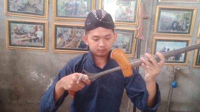 Menjelang Suro, Perajin Warangka di Jombang Kebanjiran Pesanan