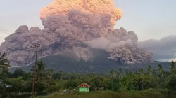 Gunung Lewotobi Laki-Laki Meletus Dahsyat, Status Naik ke Level IV Awas