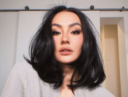 Syuting Bareng Alan Ritchson, Agnez Mo Buat Gebarakan Baru Curi Perhatian di Lokasi Reacher Season 4