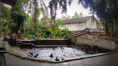 Sumur Amber Blitar, Destinasi Wisata Alam dengan Sensasi Segar Sumber Air Kampung