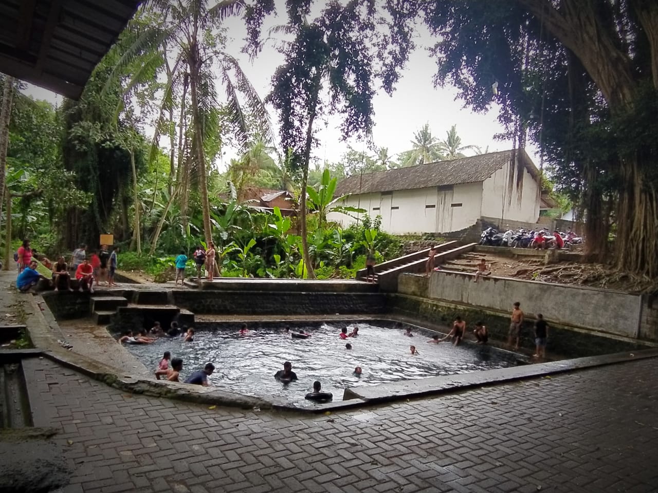 Sumur Amber Blitar, Destinasi Wisata Alam dengan Sensasi Segar Sumber Air Kampung