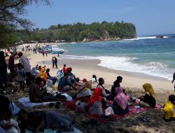Asyik! Wisata Alam Saat Liburan, Nikmati Keindahan Pasir Putih dan Lobster Bakar di Pantai Tambakrejo Blitar