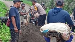Polsek Mojo dan Warga Ngetrep Bersinergi Perbaiki Gorong-Gorong Rusak Akibat Longsor