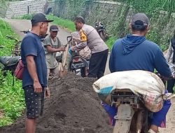 Polsek Mojo dan Warga Ngetrep Bersinergi Perbaiki Gorong-Gorong Rusak Akibat Longsor