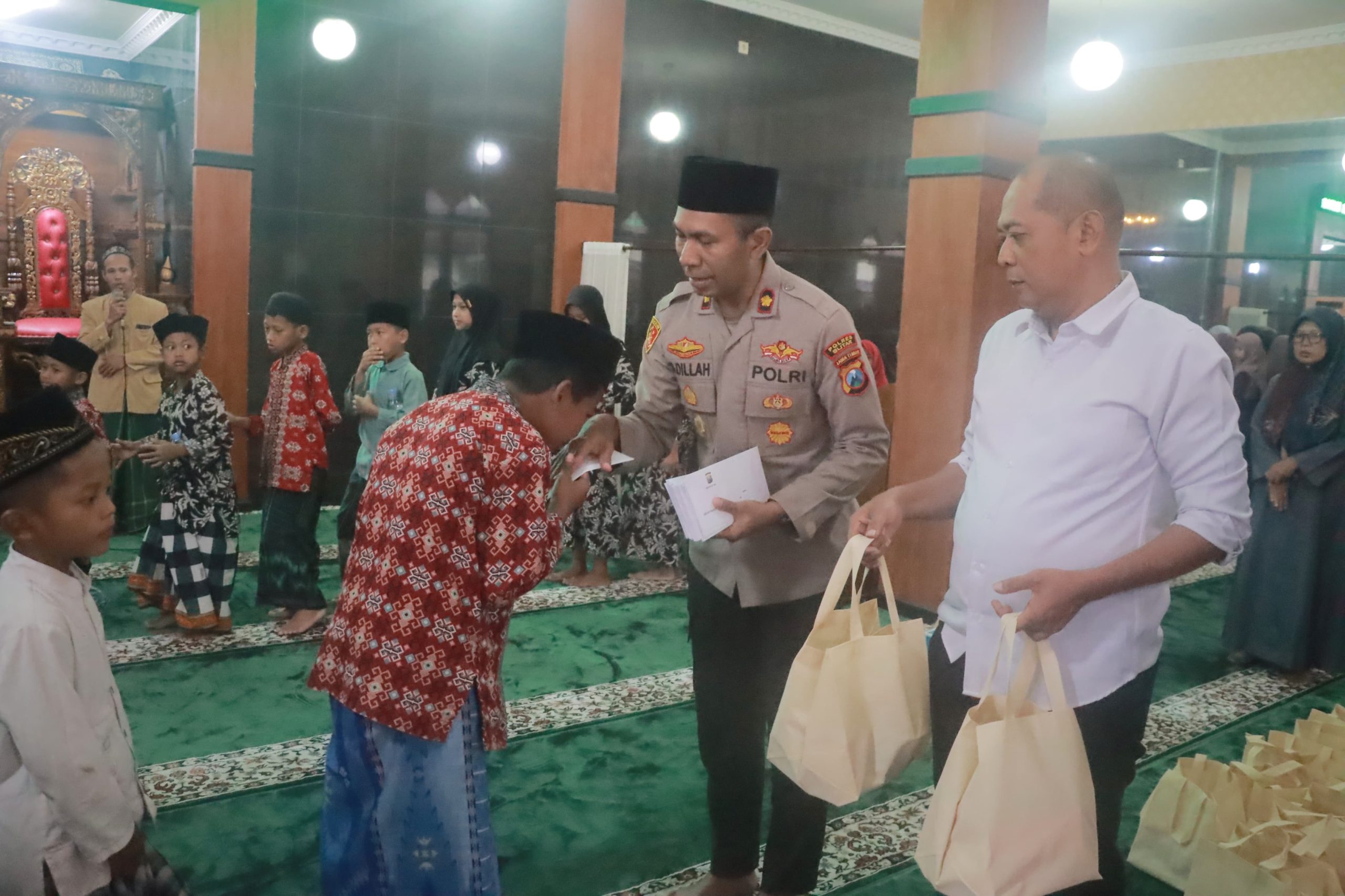 Polres Blitar Berbagi Kasih, Santuni Anak Yatim Piatu dari Ponpes Mambau’ul Ihsan