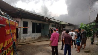 Korsleting Listrik Picu Kebakaran Gudang Kandang Ayam, Kerugian Capai Rp 200 Juta