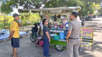 Satpol PP Kediri Tertibkan PKL di Sekitar SLG Demi Jaga Ketertiban dan Estetika Kawasan
