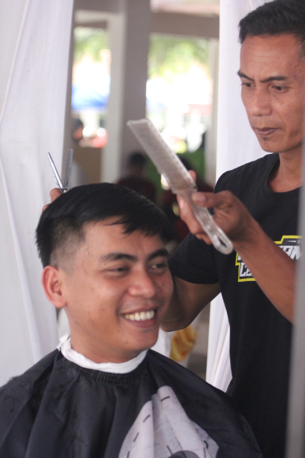 Binaan Dinsos Kabupaten Kediri, Warga Semakin Terampil Jadi Tukang Cukur Profesional