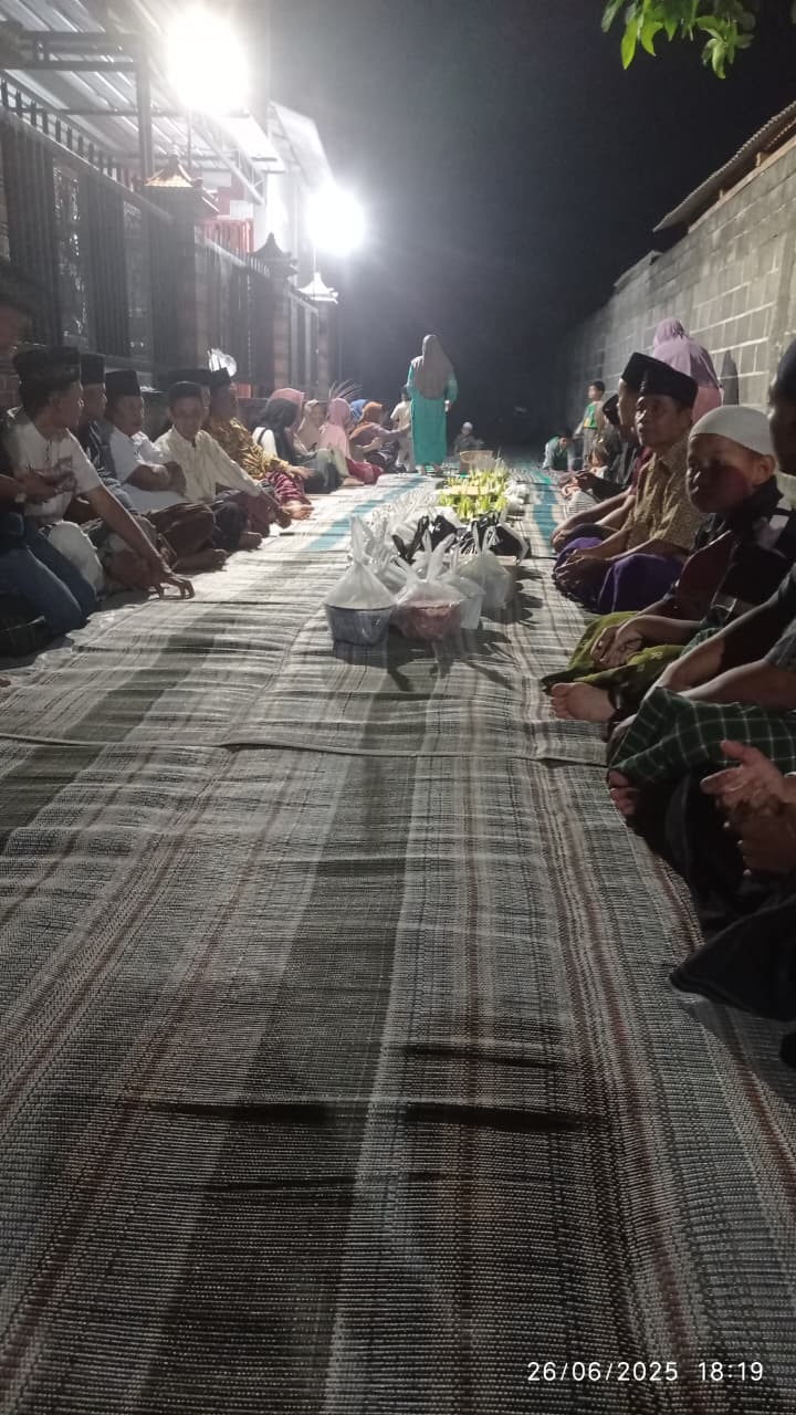 Tirakatan Warga Dusun Dedehan Sambut Satu Suro Penuh Khidmat