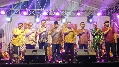 Meriahkan Bulan Suro, Kelurahan Burengan Gelar Campursari, Kirab Tumpeng, dan Serahkan Barongan Gagak Rimang