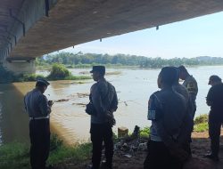 Warga  Kota Kediri Dihebohkan Penemuan Mayat di Bawah Jembatan Semampir
