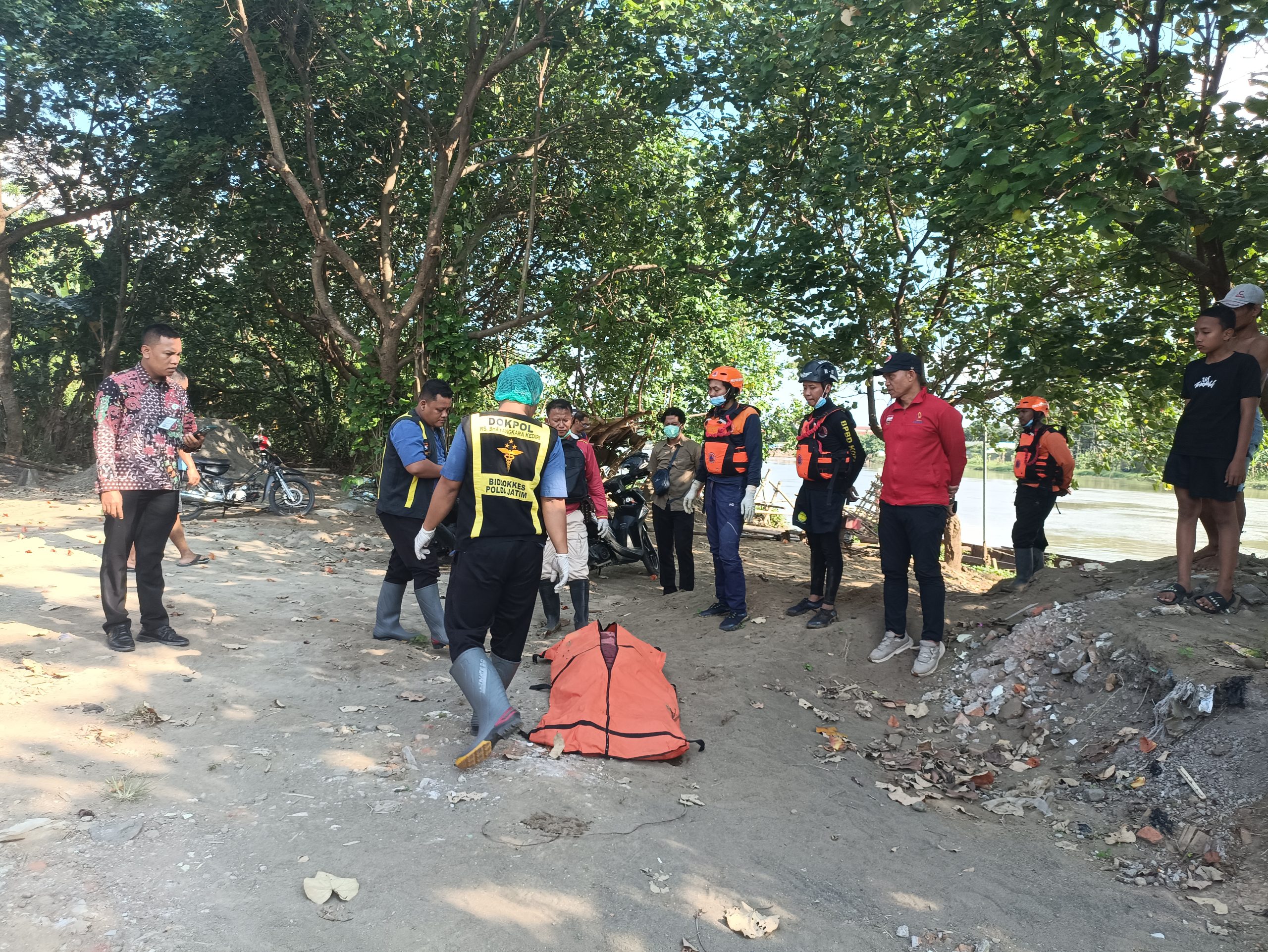 Mayat Perempuan Ditemukan di Bawah Jembatan Semampir Kota Kediri, Diduga Sudah 3 Hari