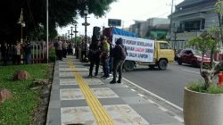 Ijazah Ditahan Sekolah, LSM Ratu Gelar Aksi di Depan Pemkab Kediri